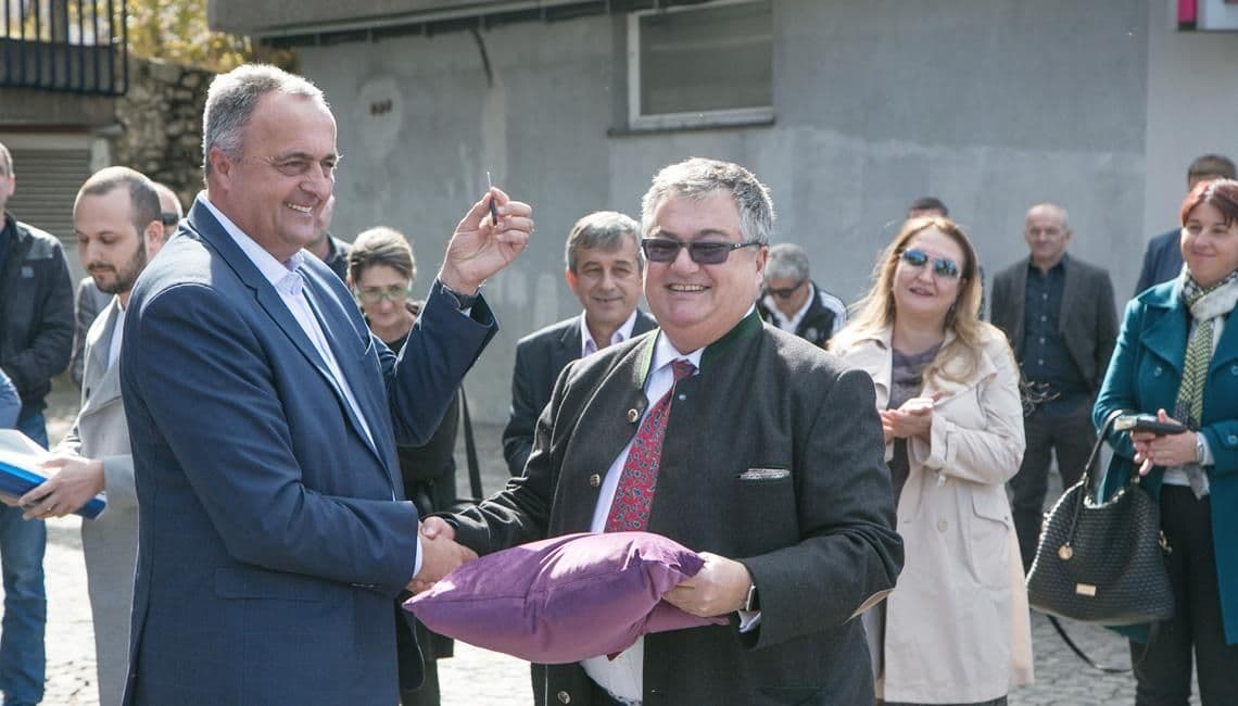 NLB Banka donirala električni autobus opštini Žabljak NLB Banka donirala električni autobus opštini Žabljak