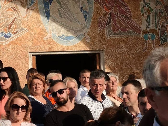 Milić i Maksić čekaju patrijarha Irineja Milić i Maksić čekaju patrijarha Irineja