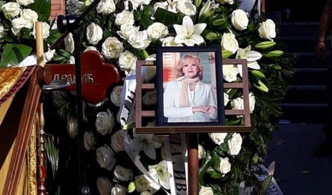 Milena Dravić sahranjena kraj supruga Gage Nikolića Foto: Informer