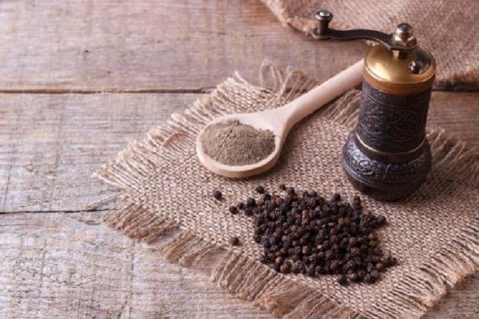 Crni biber pospješuje varenje, liječi prehladu i kašalj Crni biber pospješuje varenje, liječi prehladu i kašalj