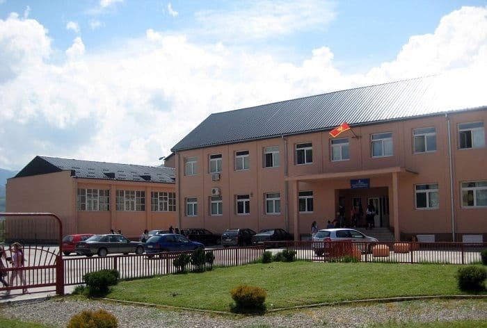 Zbog tuče isključeno devet bjelopoljskih srednjoškolaca Zbog tuče isključeno devet bjelopoljskih srednjoškolaca