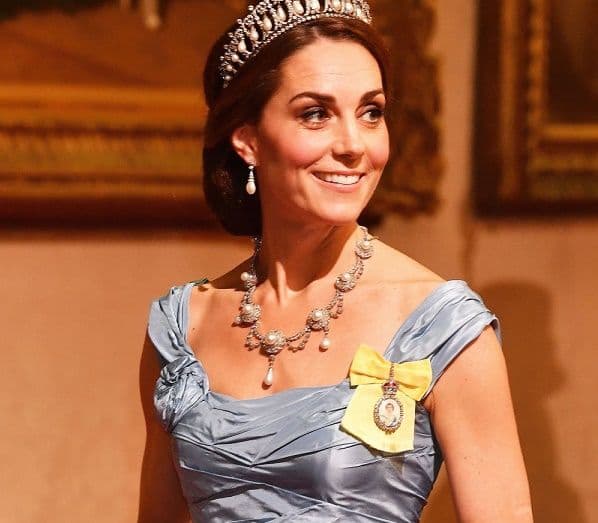 Haljina po uzoru na stil Ledi Di na meti kritika Haljina po uzoru na stil Ledi Di na meti kritika