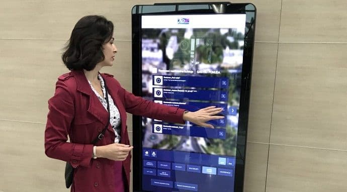 Turistima u Podgorici dostupni interaktivni info-ekrani Turistima u Podgorici dostupni interaktivni info-ekrani