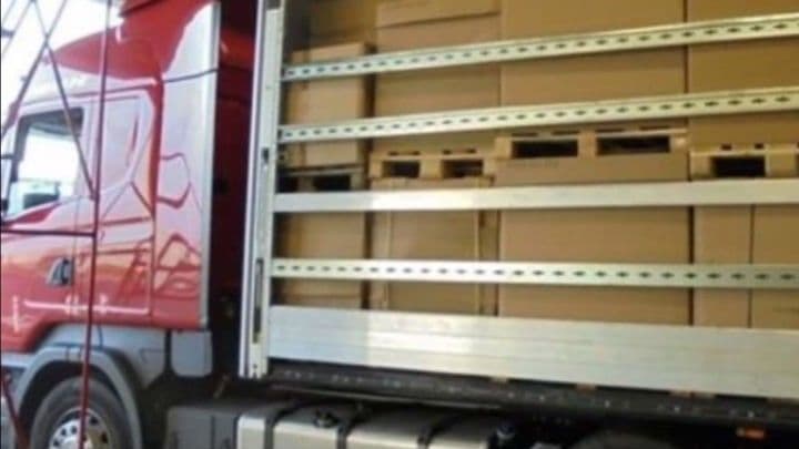 Po kamionu cigareta carinici uzimali 2.500 eura Po kamionu cigareta carinici uzimali 2.500 eura