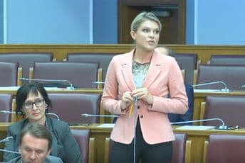 Vuksanović Stanković: Nije pravedno da zamjenik šefa kabineta u Vladi ima tri puta veću platu od profesora Vuksanović Stanković: Nije pravedno da zamjenik šefa kabineta u Vladi ima tri puta veću platu od profesora