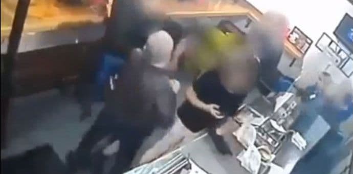 Dvije djevojke napadnute u Podgorici (VIDEO) Dvije djevojke napadnute u Podgorici (VIDEO)