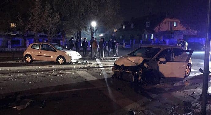 U sudaru tri automobila povrijeđeno dvoje djece U sudaru tri automobila povrijeđeno dvoje djece