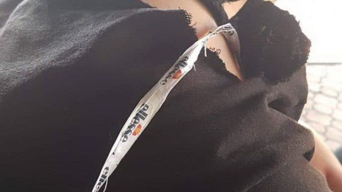 Incident u BiH: Kondukter ugrizao srednjoškolca pa mu dao 10 KM da kupi majicu Incident u BiH: Kondukter ugrizao srednjoškolca pa mu dao 10 KM da kupi majicu