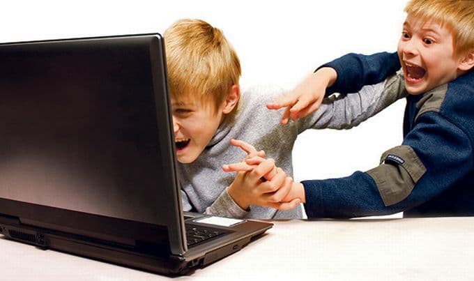 Djeca ispred ekrana provode 8 sati dnevno, većina roditelja nije zabrinuta Djeca ispred ekrana provode 8 sati dnevno, većina roditelja nije zabrinuta