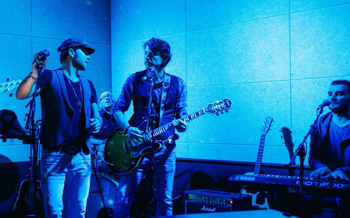 Grupa Neon izbacila novi singl i spot za pjesmu ''Ti i ja'' Grupa Neon izbacila novi singl i spot za pjesmu ''Ti i ja''