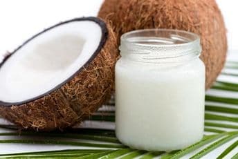 Kokosovo ulje je hit ljeta: Njeguje kožu, hidrira je, a ne košta mnogo Kokosovo ulje je hit ljeta: Njeguje kožu, hidrira je, a ne košta mnogo