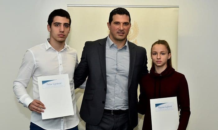 Jednogodišnje stipendije za Gojkovićku i Liješevića Jednogodišnje stipendije za Gojkovićku i Liješevića