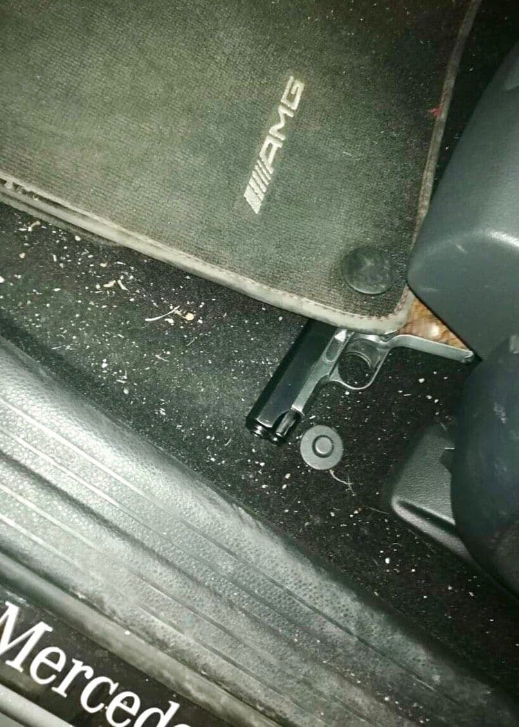 Uhapšena tri lica - oduzeta tri pištolja, heroin i skank Uhapšena tri lica - oduzeta tri pištolja, heroin i skank