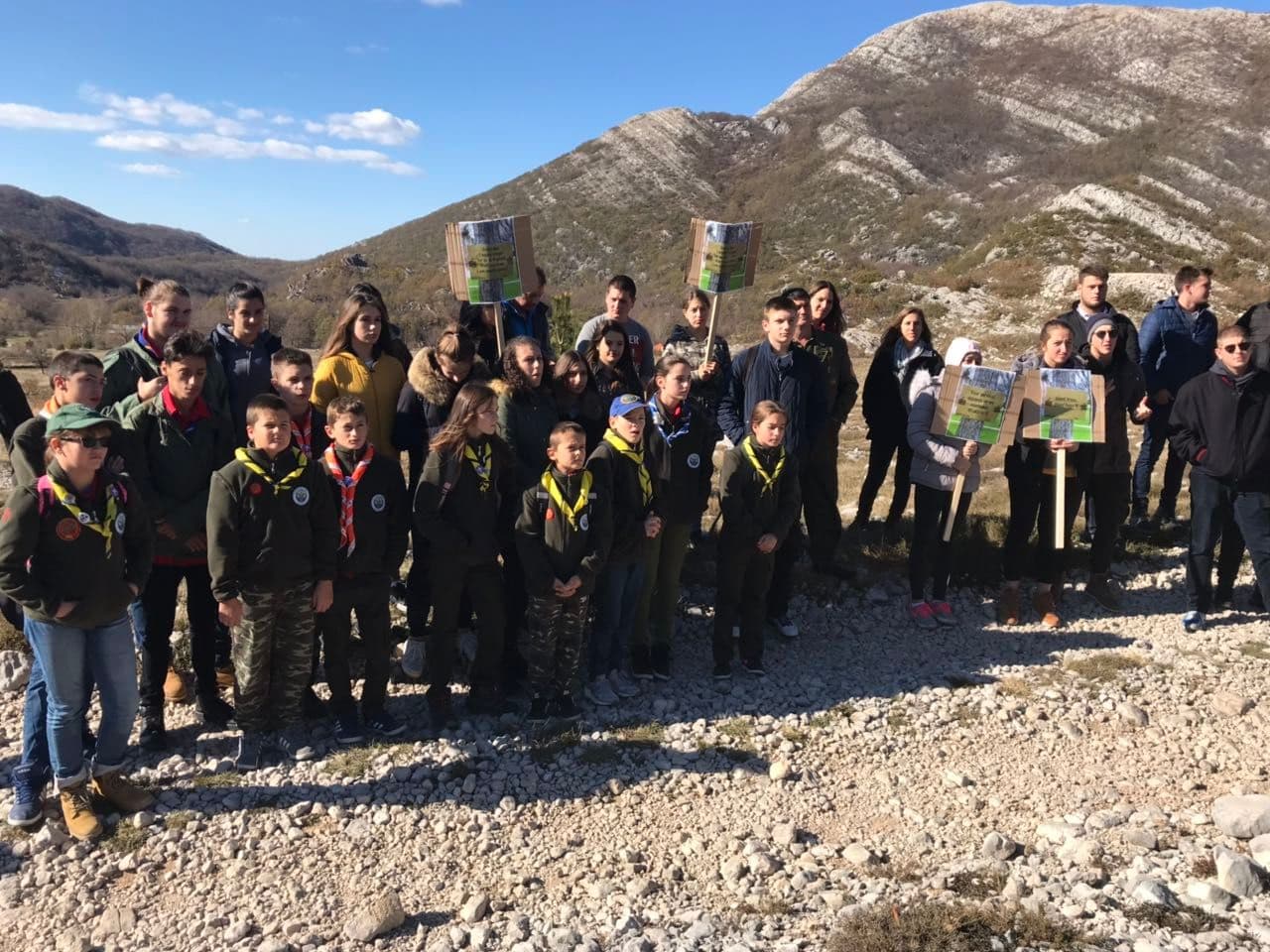 Mladi iz Herceg Novog pokazali odnos prema šumama Mladi iz Herceg Novog pokazali odnos prema šumama