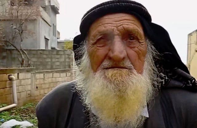 Ima 125 godina, puši osam decenija i ima sedmogodišnjeg sina Ima 125 godina, puši osam decenija i ima sedmogodišnjeg sina