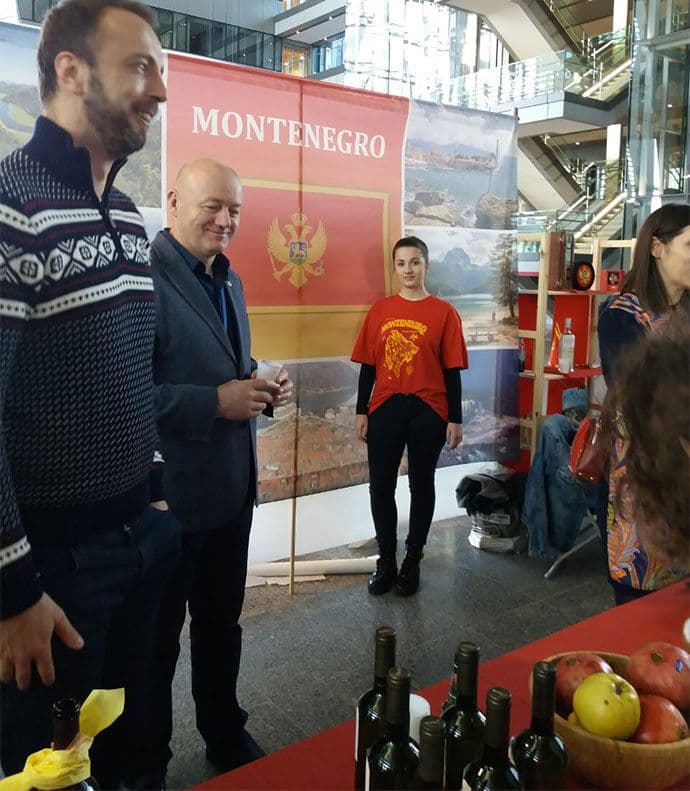 Lea Vratnica učestvovala na humanitarnom NATO bazaru Lea Vratnica učestvovala na humanitarnom NATO bazaru