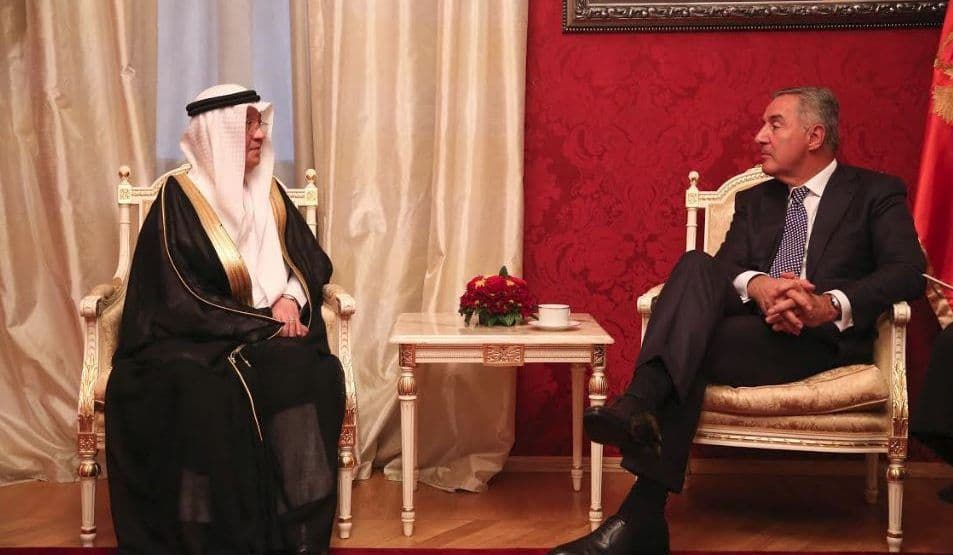 Đukanović primio akreditivna pisma novoimenovanih ambasadora Đukanović primio akreditivna pisma novoimenovanih ambasadora