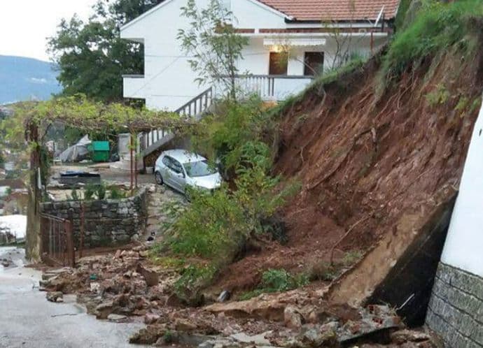 H. Novi: Padavine pokrenule klizište u Kutima, ugrožene kuće Foto: Radio Jadran