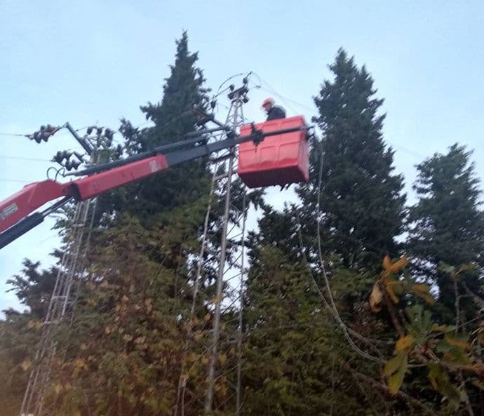 Uspostavljeno privremeno napajanje strujom za 322 korisnika u Ulcinju Uspostavljeno privremeno napajanje strujom za 322 korisnika u Ulcinju