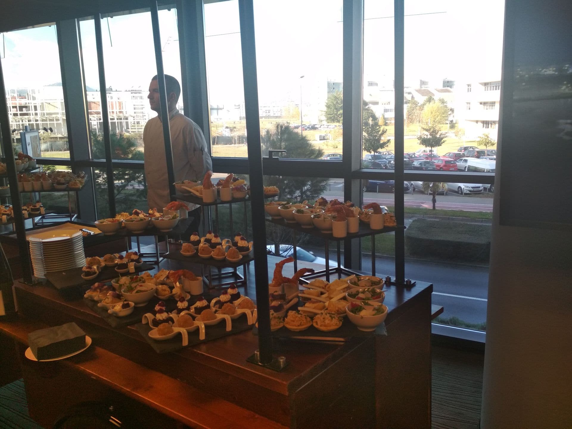 U Podgorici predstavljeni njemački specijaliteti, kobasice, kolači i vino U Podgorici predstavljeni njemački specijaliteti, kobasice, kolači i vino