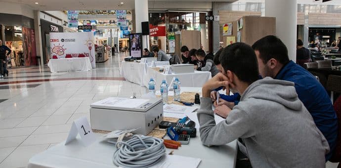 Podgorički srednjoškolci najbolji u takmičenju iz oblasti elektrotehnike Podgorički srednjoškolci najbolji u takmičenju iz oblasti elektrotehnike