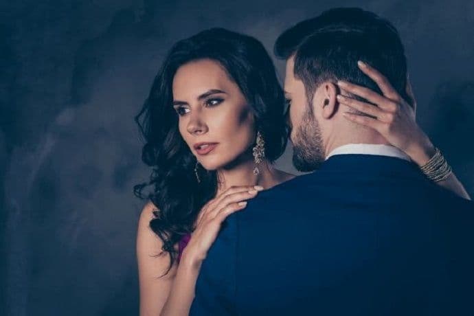 Znak da vas partner vara: Više od 60 odsto preljubnika ima jednu zajedničku stvar Znak da vas partner vara: Više od 60 odsto preljubnika ima jednu zajedničku stvar