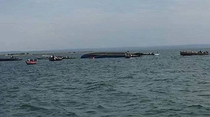 Potonuo brod na Viktorijinom jezeru, stradale najmanje 22 osobe Potonuo brod na Viktorijinom jezeru, stradale najmanje 22 osobe