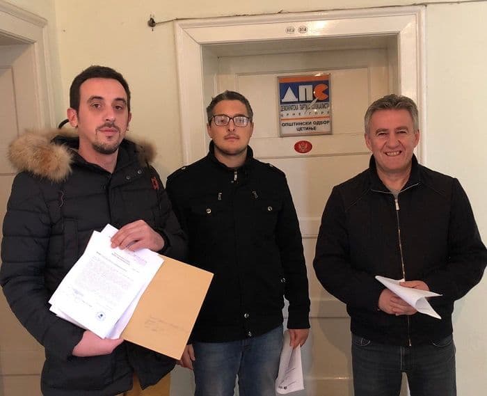 Cetinjska URA uručila fantomke odgovornima za batinjanje Cetinjana Cetinjska URA uručila fantomke odgovornima za batinjanje Cetinjana