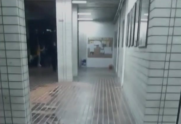 Saniraće krov škole u Budvi Saniraće krov škole u Budvi