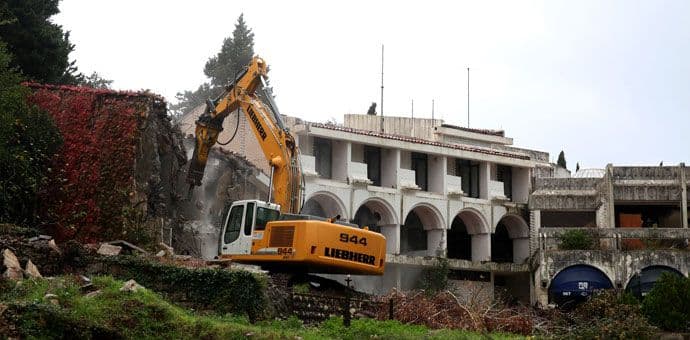 Počelo ukanjanje starog hotela Kraljičina plaža (FOTO) Foto: D. Malidžan