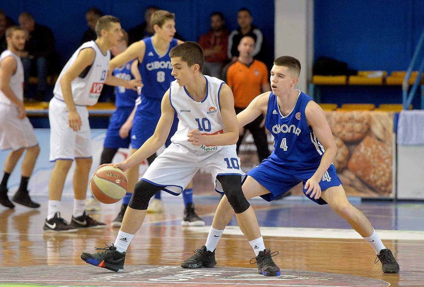 Cibona u finišu savladala Budućnost Cibona u finišu savladala Budućnost