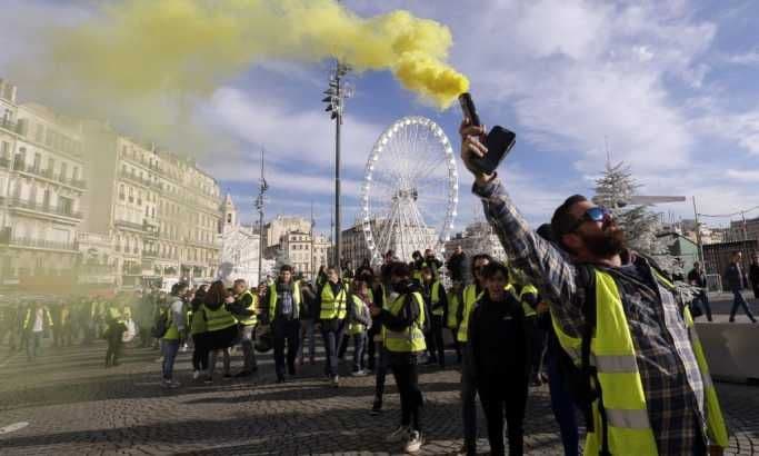 Francuska razmatra da uvede vanredno stanje Francuska razmatra da uvede vanredno stanje