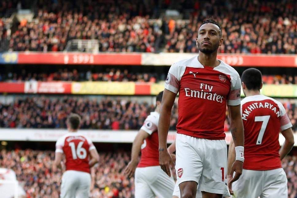 Navijač Totenhema uhapšen - bacio koru banane na teren Navijač Totenhema uhapšen - bacio koru banane na teren