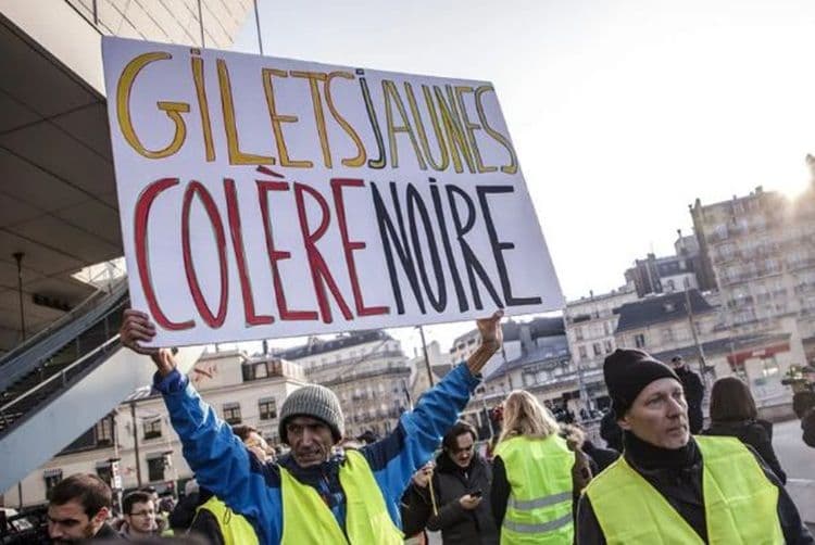 Vlada Francuske poklekla: Ukidaju se takse na gorivo Vlada Francuske poklekla: Ukidaju se takse na gorivo