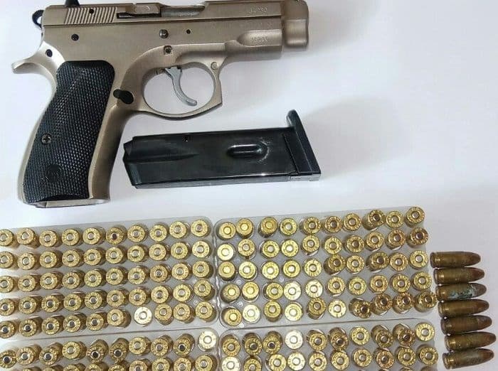 Policija u šest gradova pronašla i oduzela veću količinu oružja i municije Policija u šest gradova pronašla i oduzela veću količinu oružja i municije