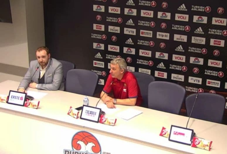 Zamisli bezobrazluka, čovjek vam donio titulu vi bi da ga mijenjate! (VIDEO) Zamisli bezobrazluka, čovjek vam donio titulu vi bi da ga mijenjate! (VIDEO)