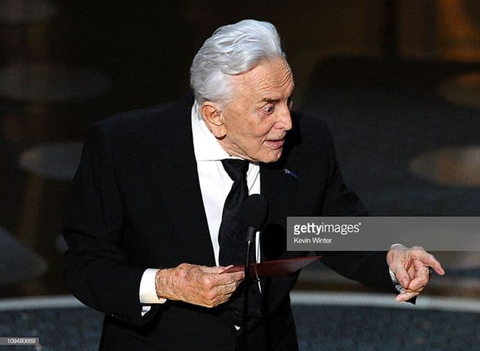 Kirk Daglas proslavio 102. rođendan i ima samo jednu želju Kirk Daglas proslavio 102. rođendan i ima samo jednu želju