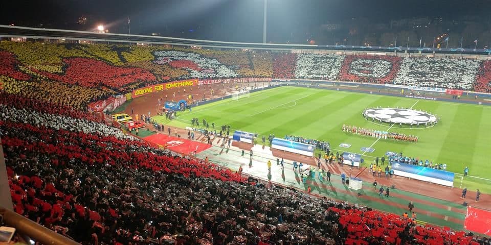 Koreografija navijača Zvezde: Kamila, šeik, "tražite nešto" Foto: Bojan Marinković