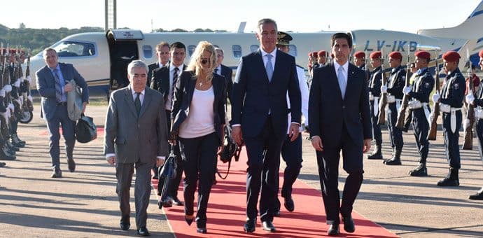 Đukanović u Paragvaju dočekan uz najveće počasti Đukanović u Paragvaju dočekan uz najveće počasti