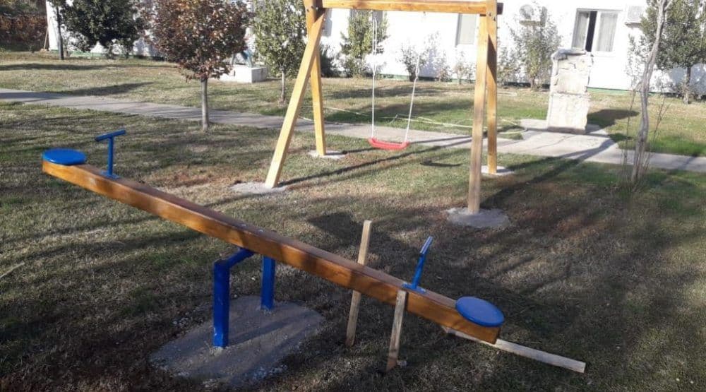 Javna ustanova na Kakarickoj gori dobila dječije igralište Javna ustanova na Kakarickoj gori dobila dječije igralište