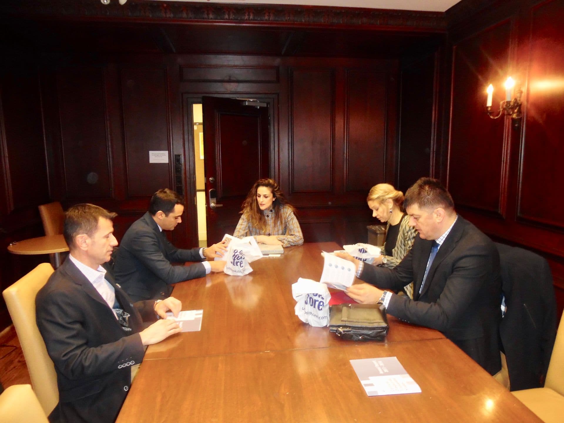 Mitrović, Bekteši i Raičević sa iseljenicima u Torontu Mitrović, Bekteši i Raičević sa iseljenicima u Torontu