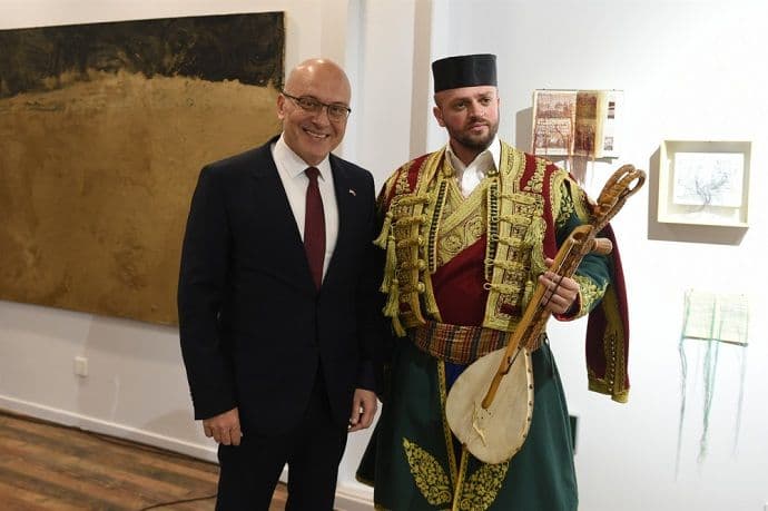 Stigao odgovor Srbije Podgorici: Nastupom u Kini nijesmo uzeli tuđe, gusle srpska baština Stigao odgovor Srbije Podgorici: Nastupom u Kini nijesmo uzeli tuđe, gusle srpska baština