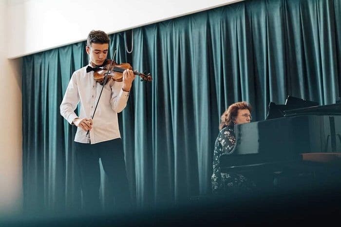 Petnaestogodišnjak svira violinu: Jako sam ambiciozan, najbitniji trud i ljubav Petnaestogodišnjak svira violinu: Jako sam ambiciozan, najbitniji trud i ljubav