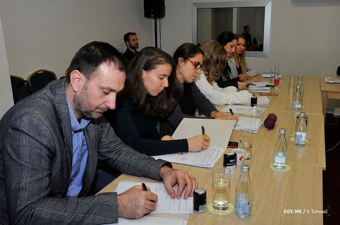 Ministarstvo sporta podržalo 10 projekata za unaprijeđenje omladinske politike Ministarstvo sporta podržalo 10 projekata za unaprijeđenje omladinske politike