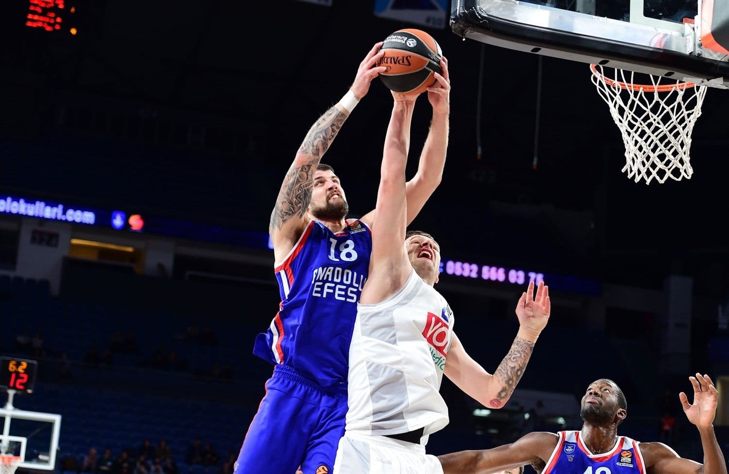 adrien-moerman-anadolu-efes-istanbul-eb18