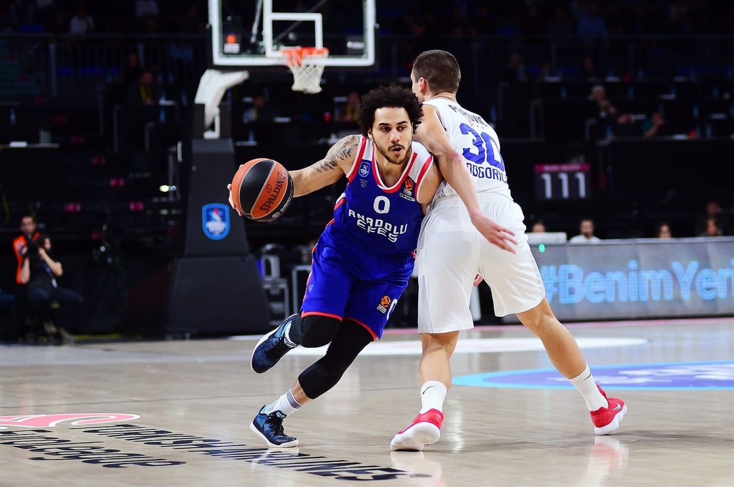 shane-larkin-anadolu-efes-istanbul-eb18