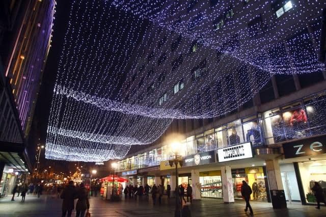 Čak i "Gardijan" piše o novogodišnjoj rasvjeti u Beogradu: Moglo se zaposliti skoro 700 vozača autobusa Čak i "Gardijan" piše o novogodišnjoj rasvjeti u Beogradu: Moglo se zaposliti skoro 700 vozača autobusa
