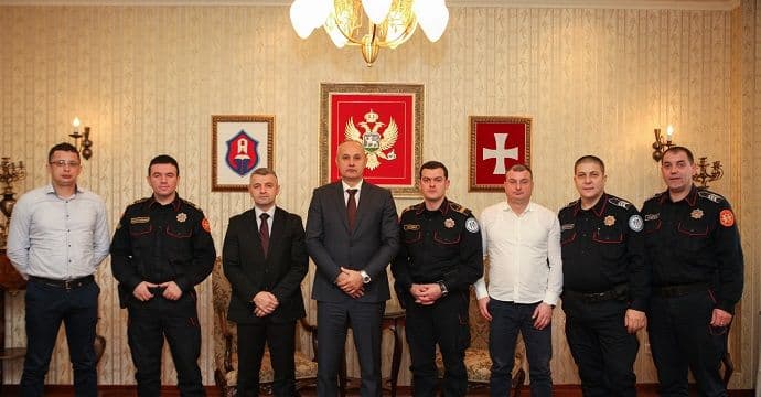 Uručena nagrada službenicima OB Cetinje Uručena nagrada službenicima OB Cetinje