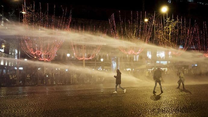 Protest Žutih prsluka: Privedeno 140 ljudi Protest Žutih prsluka: Privedeno 140 ljudi