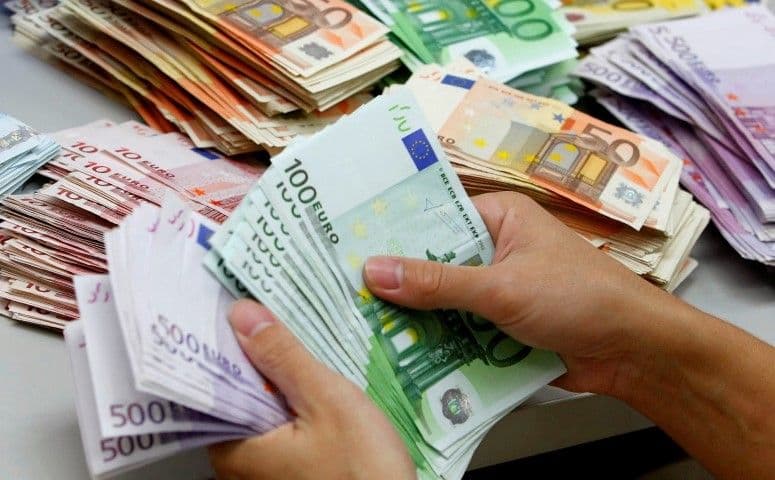 Uprava carina prihodovala više od 369 miliona eura Uprava carina prihodovala više od 369 miliona eura